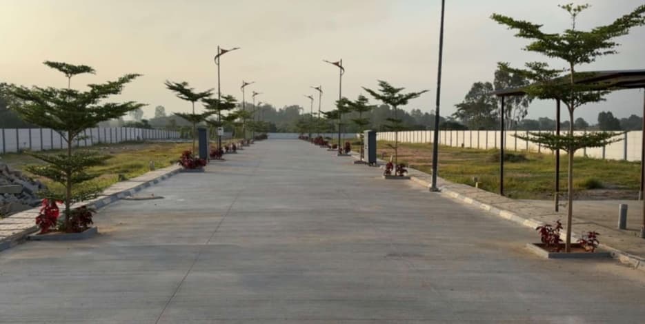 Chamundeshwari Residency wide concrete avenue and street lighting in Nelamangala near Kunigal Toll